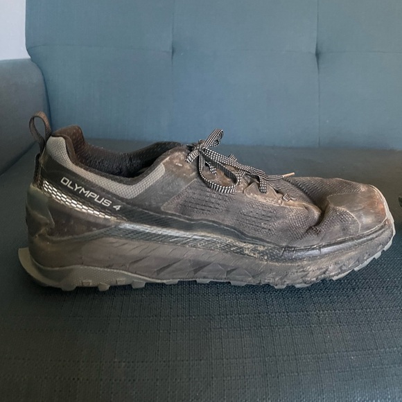 Altra Olympus 4 - Black Athletic Shoes with Lace-Up Design - Picture 6 of 8